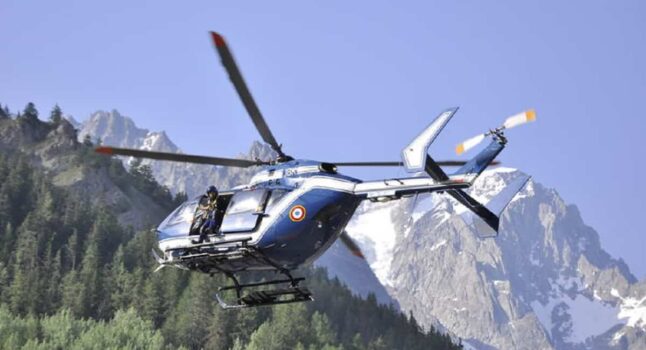 Elicottero precipita in Valtellina: muore il pilota di 60 anni, grave un 17enne