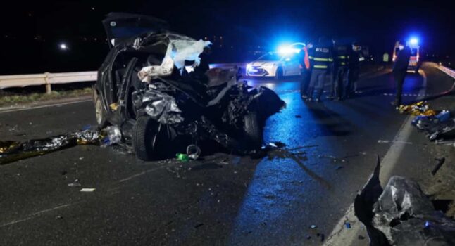 Incidente stradale sulla Ivrea-Santhià: morte tre persone tra cui un ragazzo di 15 anni
