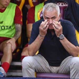 L'allenatore della Roma José Mourinho (Ansa)