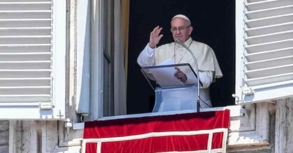 Il Papa all’Angelus: ”La partenza delle navi dai porti dell’Ucraina cariche di cereali sono un segno di speranza”