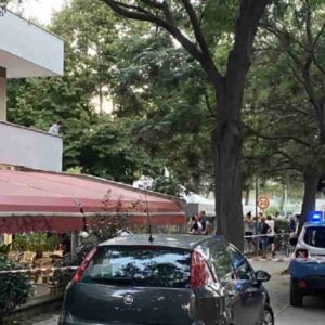 Pescara, agguato nel bar del centro: ucciso un architetto, grave ex calciatore