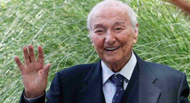 Piero Angela è morto: il papà di Super Quark che ha insegnato la scienza agli italiani se ne va a 93 anni