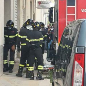 Modica (Ragusa), esplode una casa: un uomo di 73 anni morto sotto le macerie