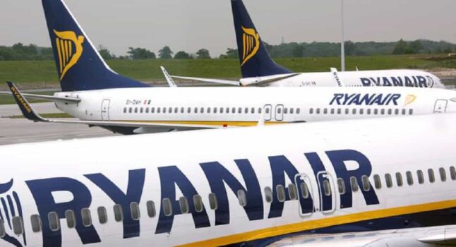 Ryanair cancella i voli a 10 euro, prezzi troppo low cost per sostenere il caro energia