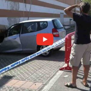 Brescia, si stacca la facciata del supermercato Il Gigante: schiacciata un'auto in via Valcamonica