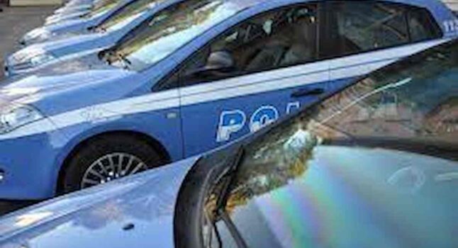 Catania, tenta di uccidere l'ex e l'attuale moglie a coltellate: arrestata una donna di 37 anni