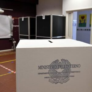 Elezioni, votare o non votare? il dilemma degli italiani: la crisi dei partiti spalanca la porta all’astensionismo