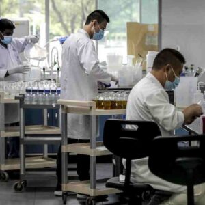 Vaccino anti-cancro scoperto da italiani: istruisce il sistema immunitario, testato sul tumore al colon
