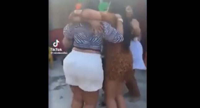 Brasile, festeggiano e ballano in cortile quando all&#039;improvviso... il pavimento crolla VIDEO