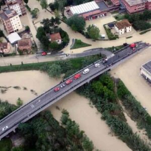Alluvione Marche: dopo 4 giorni ci sono ancora due persone disperse sotto il fango