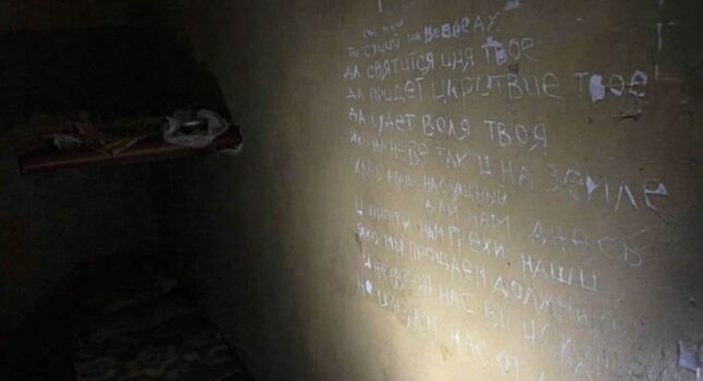 La camera delle torture russa a Balakliya: "Sul muro il Padre nostro inciso dai prigionieri ucraini"