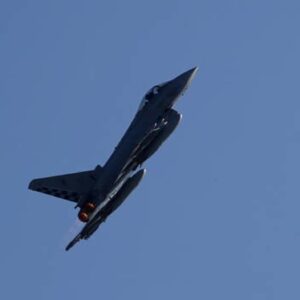 Jet russi vicini al confine con la Polonia, Eurofighter italiani li intercettano in volo
