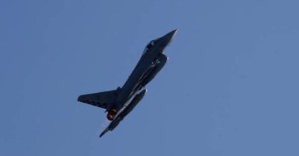 Jet russi vicini al confine con la Polonia, Eurofighter italiani li intercettano in volo