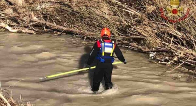 Alluvione nelle Marche, lo zainetto di Mattia ritrovato a 8 km dal punto in cui è stato travolto dall'acqua