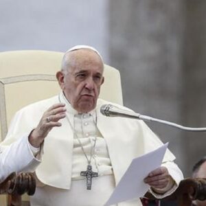 Papa Francesco: "La storia regredisce. Ormai è terza guerra mondiale totale"
