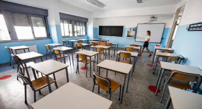 Abusi sessuali ai danni di un alunno di 12 anni: arrestata una professoressa a Benevento