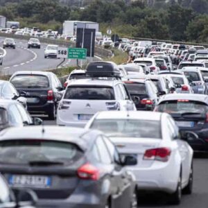 A1 Roma, incidente tra mezzi pesanti: traffico e rallentamenti. Due chilometri di coda