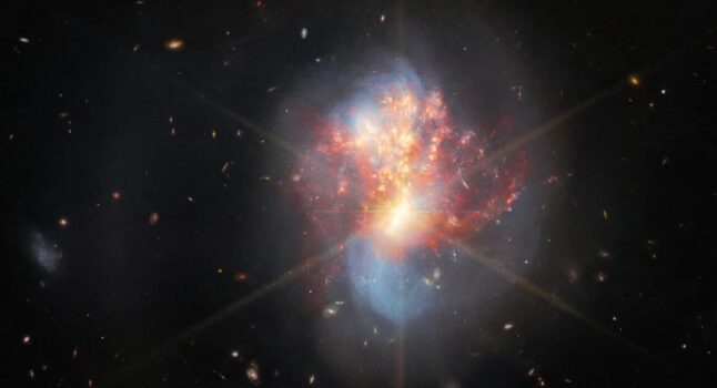 Foto dal passato, 270 milioni di anni fa: la Nasa rivela una foto straordinaria di "galassie che si scontrano"