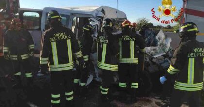 Strage sulla A4: furgone finisce incastrato sotto un Tir a San Donà di Piave, 6 morti