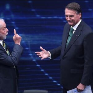 Brasile alle urne: ballottaggio Bolsonaro-Lula, il duello più pazzo: accuse a base di Viagra e satanismo
