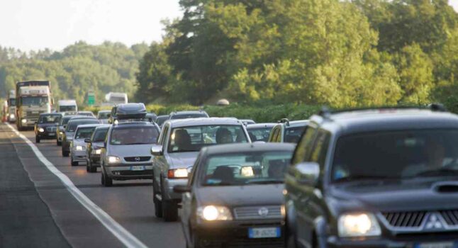 Incidente A13, tamponamento tra Tir a Ferrara: autostrada chiusa per ore in direzione Padova