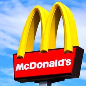 McDonald’s assume oltre 100 persone: requisiti, figure ricercate e come fare domanda