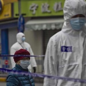 Covid, nuovo record di casi in Cina: a Pechino chiuse scuole, ristoranti e palestre