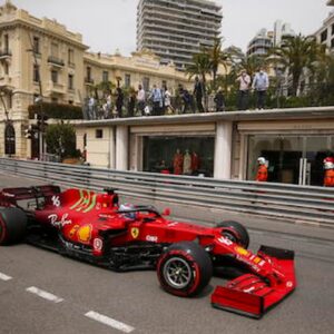 Formula 1, Verstappen vince anche ad Abu Dhabi, ultima tappa del Mondiale: Ferrari sul podio con Leclerc