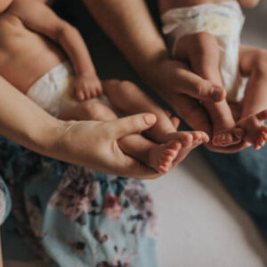Donna brasiliana partorisce 2 gemelli con 2 padri diversi, 20 casi al mondo, è la superfecondazione eteropaternale