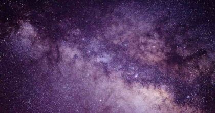 Materia oscura, l'origine è la gravità? il mistero del cosmo prima del big bang, 50 anni di ipotesi e teorie