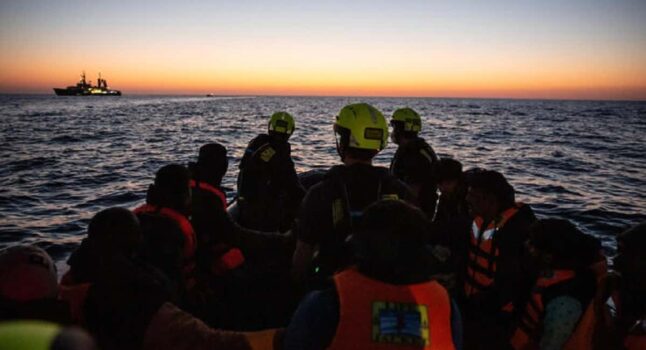 Migranti, il barchino dell'orrore: a bordo il cadavere di un neonato di 20 giorni