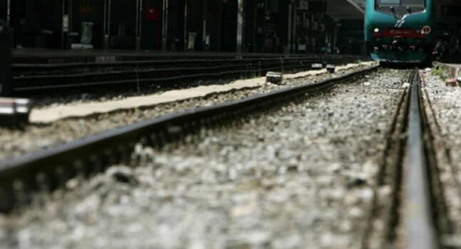 Melegnano, ventenne investito e ucciso da un treno sulla Linea Milano-Bologna