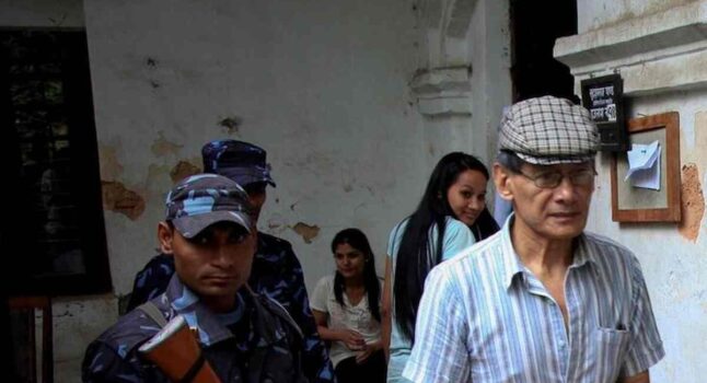 Charles Sobhraj, il Nepal scarcera il serial killer che ha ispirato la serie Netflix The Serpent
