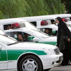 Seno e genitali, alle donne sparate lì! Odio e fobia, la polizia esegue nell'Iran della teocrazia