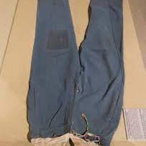 I Jeans di Garibaldi erano blu o grigi? Il museo smentisce Dumas, che li vide grigi, lo scrisse, come l'errore? nel buio di Palermo e Genova
