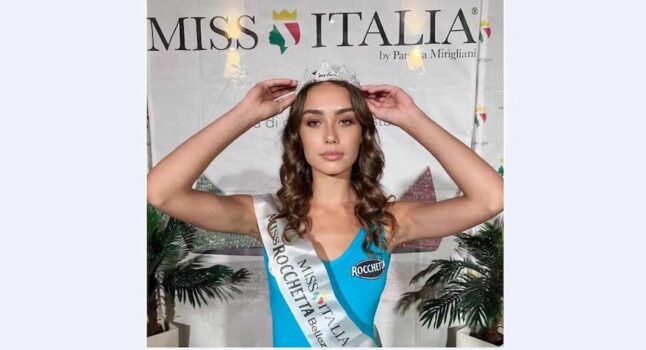 Lavinia Abate è Miss Italia 2022: romana, 18 anni, sogna di fare la cantautrice FOTO