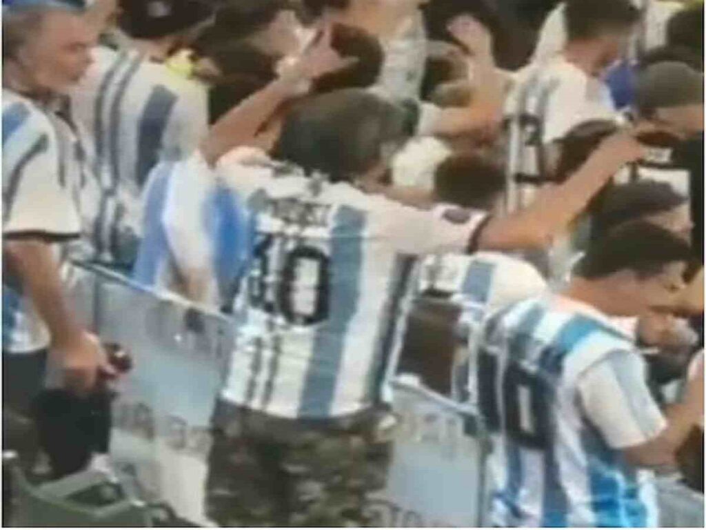 L'esultanza del tifoso argentino