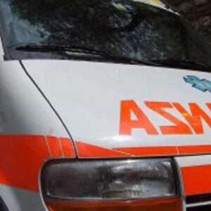 Si butta sotto al camion per salvare il nipotino: morta nonna 74enne a Casatenovo (Lecco)