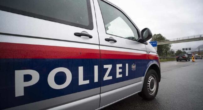 Austria, passa col rosso e imbocca l'autostrada: maxi inseguimento con 14 pattuglie della polizia