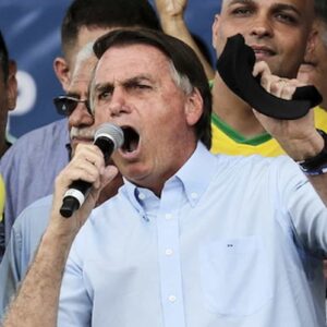 Bolsonaro, ultras incriminati col Dna dei bisogni fatti in Parlamento, lui rifugiato in Florida, sarà espulso? sarà processato? dimesso dall'ospedale