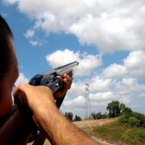 Colpo di fucile al petto: 24enne muore durante una battuta di caccia