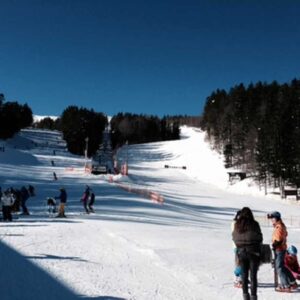 Cadono dagli sci, due persone gravemente ferite in Friuli