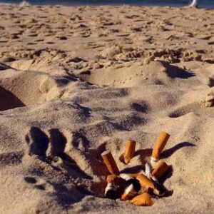 A Tenerife non si può più fumare in spiaggia: per i trasgressori multa fino a 2mila euro