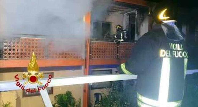 A fuoco una casa famiglia in provincia di Pistoia: 17enne muore intossicata