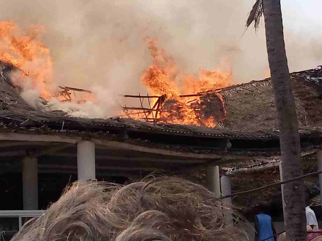Kenya, in fiamme il resort (foto Ansa)