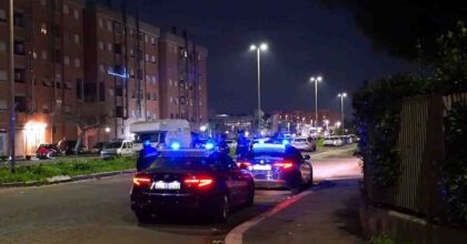 Agguato a Ostia, 48enne ucciso a colpi di pistola sul portone di casa