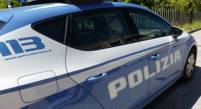 Entrano in casa e gli sparano: gambizzato un uomo di 47 anni da due sicari a Roma