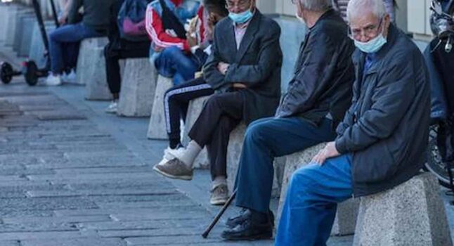 Genova, città più vecchia del mondo, un immigrato e un over 65 su 10 abitanti: un nuovo modello sociale si impone
