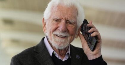 50 anni fa la prima telefonata col cellulare, Ansa