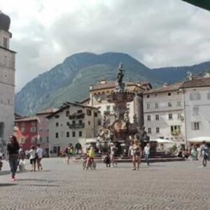 La denuncia di una madre: "In un hotel in Trentino spostati di tavolo perché mio figlio è disabile", foto d'archivio Ansa